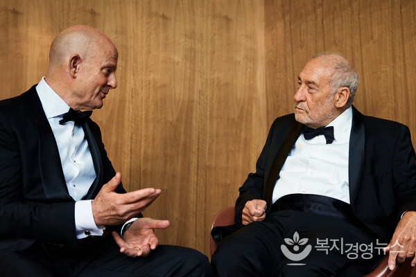 Daniel Weitmann in discussion with Professor Joseph Stiglitz ahead of the evening programme at The Dolder Grand, Zurich.Photo: Magnus Maarding
