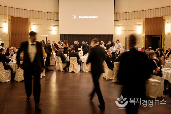 A packed ballroom at The Dolder Grand for Golden Suisse’s black-tie summit, bringing together 150+ UHNWI and family-office leaders from over 80 countries.Photo: Magnus Maarding
