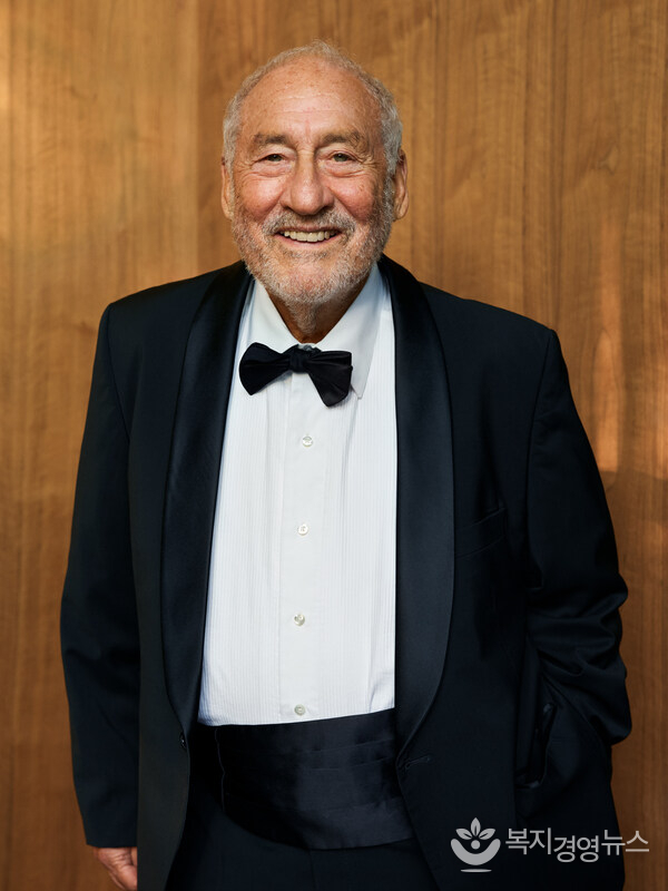 Professor Joseph Stiglitz following his keynote at the Golden Suisse summit in Zurich.Photo: Magnus Maarding