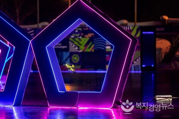 Phygital Drone Racing