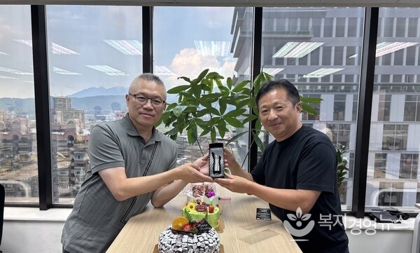 The new MaaS service was co-led by CEO Paul Wu (left) and COO Kevin Chen (right).