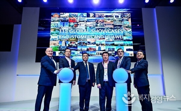 from left to right: Len De Villiers, Chief Technology and Information Officer of Eskom; Zhang Liangang, Chief Scientist of Shandong Port Group; Nicholas Ma, Corporate Vice President, President Global Gov. & Enterprise Key Accounts, Huawei; Dennis Uy, CEO and Co-Founder of Converge ICT; Dr. Juan Abarca Cidón, President of HM Hospitales; and Su Yila, Deputy Director of PetroChina (Beijing) Digital Intelligent Research Institute Co., Ltd, CNPC